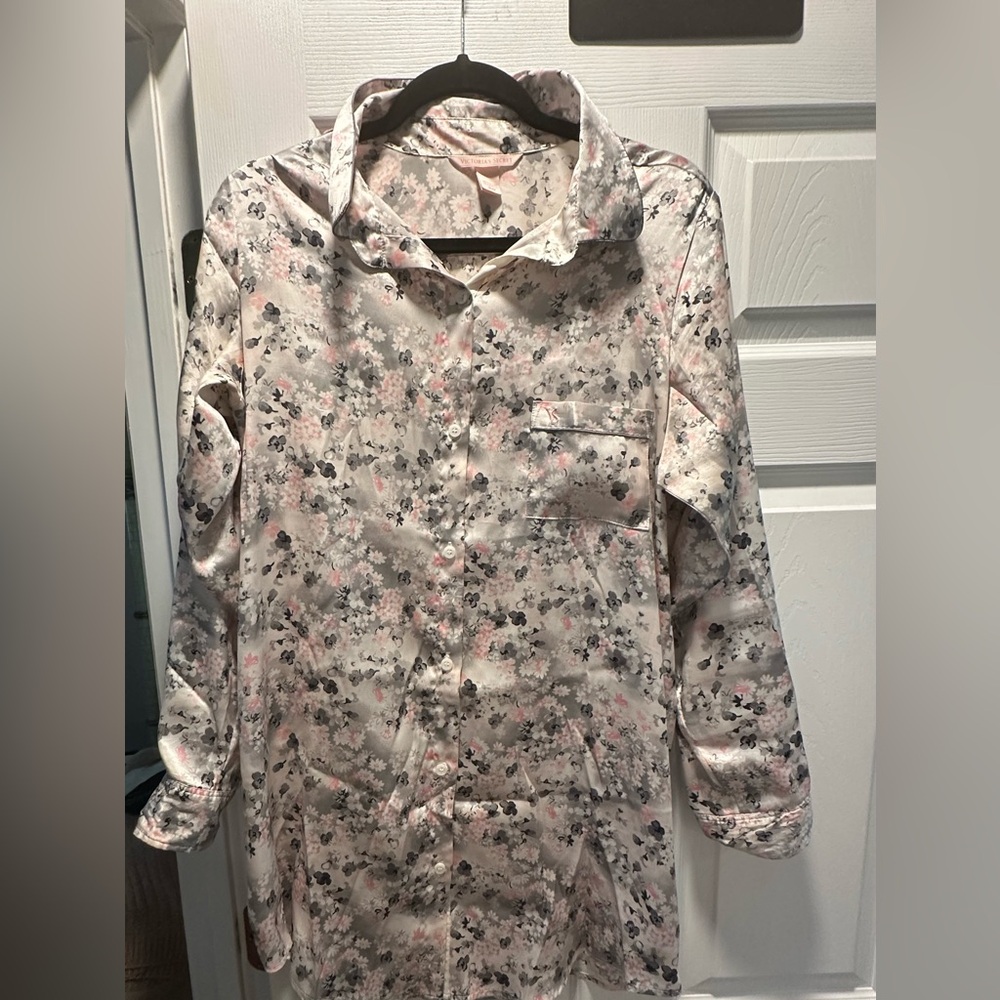 Victoria's Secret Floral Button-Up SILK SLEEP SHIRT EUC SIZE MEDIUM